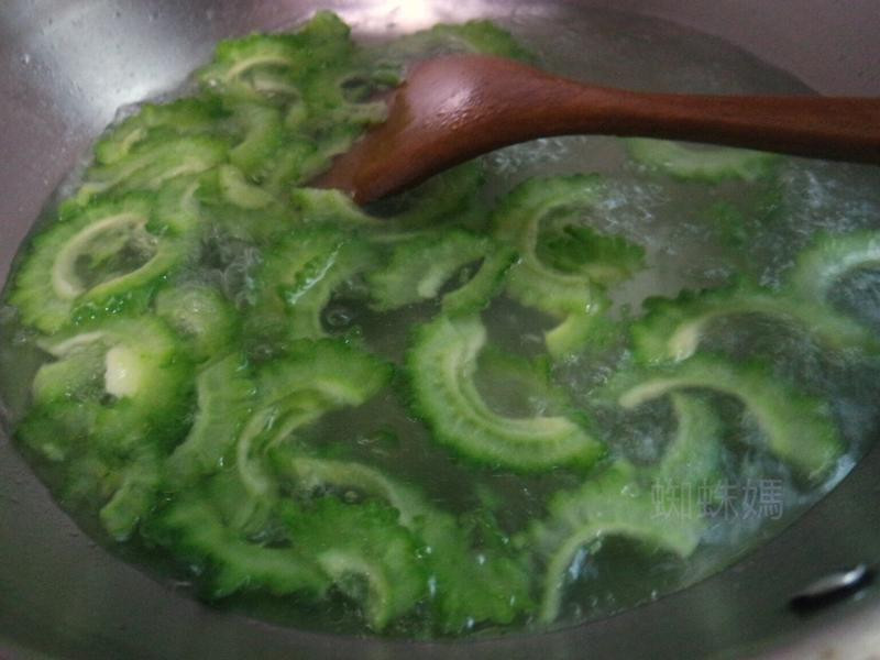 ��ɫ���������ɽ��ϵ�����