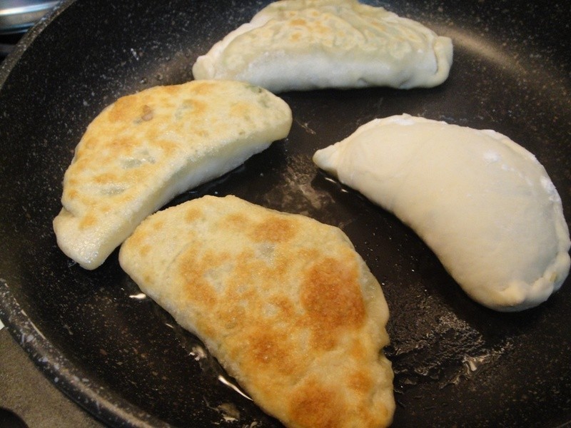 爱蜜莉厨房:韭菜盒子的做法