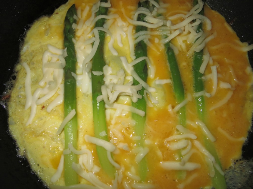 芝士芦笋蛋饼的做法