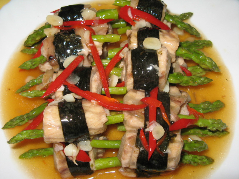 芦笋鱼片卷的做法