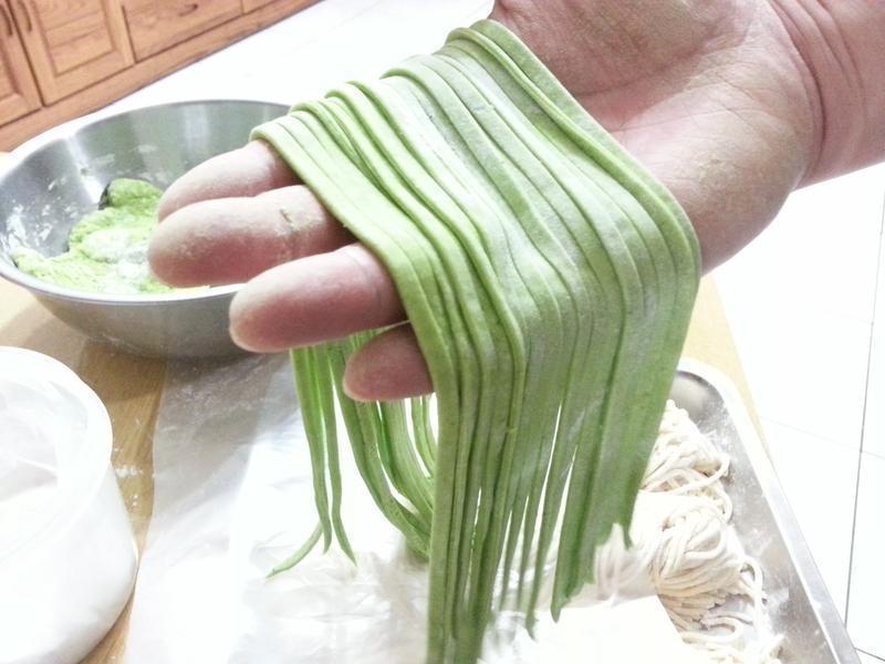 自制菠菜面条的做法