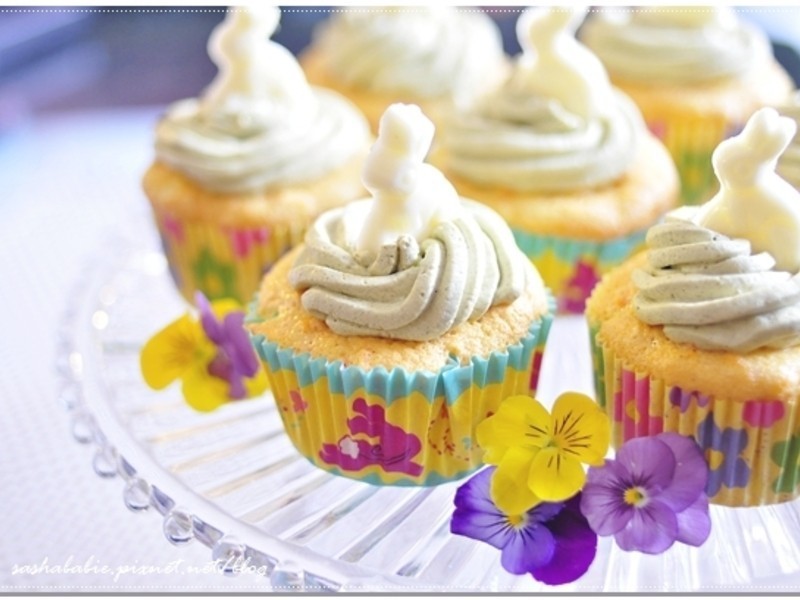 复活节庆祝。小兔子成群结队之胡萝卜戚风杯子蛋糕的做法