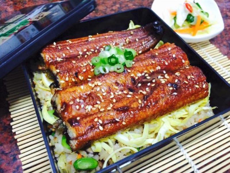 鳗鱼蔬菜炊饭的做法