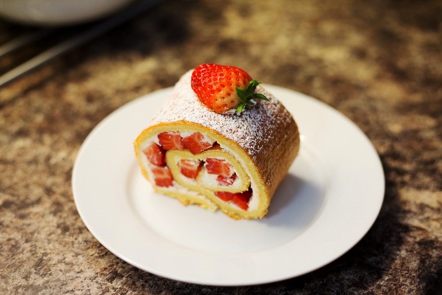 Fresh Strawberry Swiss Roll �ʲ�ݮ��ʿ��������