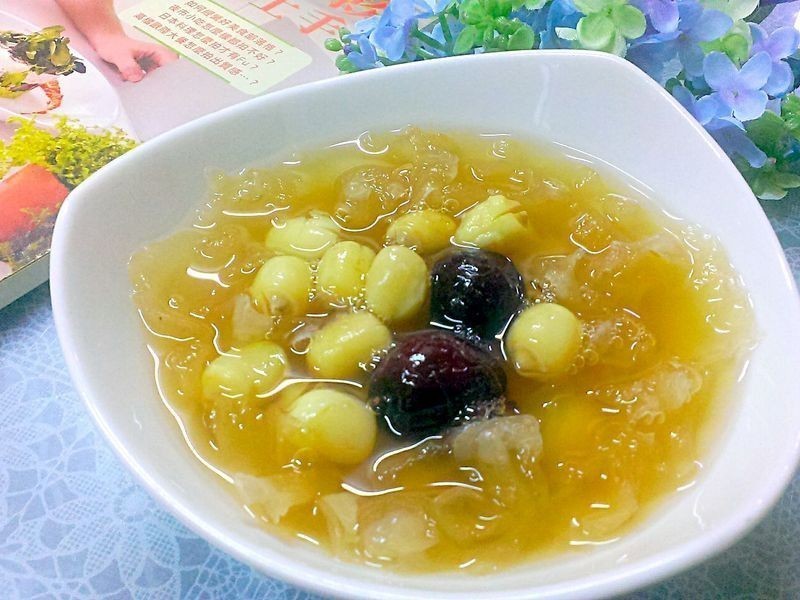 冰糖木耳莲子~电锅版的做法