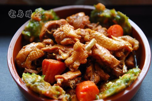 黄焖鸡贴菜饼子的做法