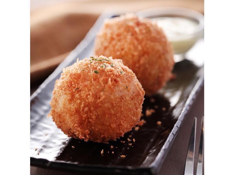 【陶板屋经典食谱】鲑鱼炸饭团的做法