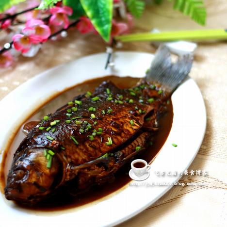 5元钱搞定一条鱼-红烧鲫鱼(煎鱼不破的秘决)的做法