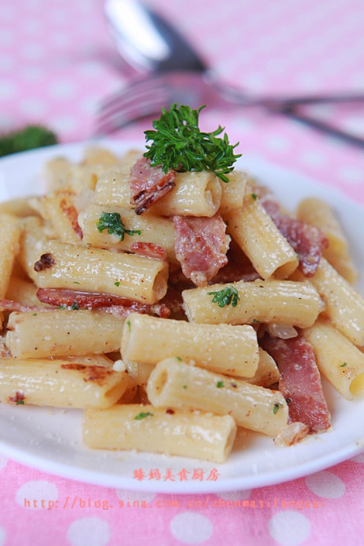 ����̽�ͨ�ķ۵�����