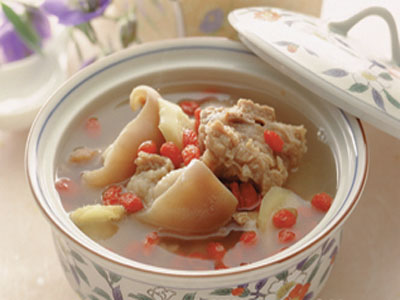 枸杞炖羊肉的做法