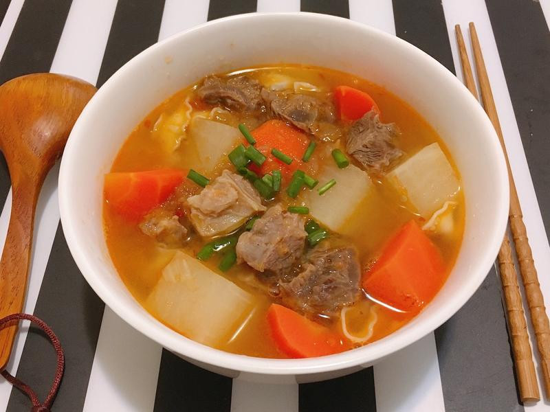 台湾红烧牛肉刀削面的做法