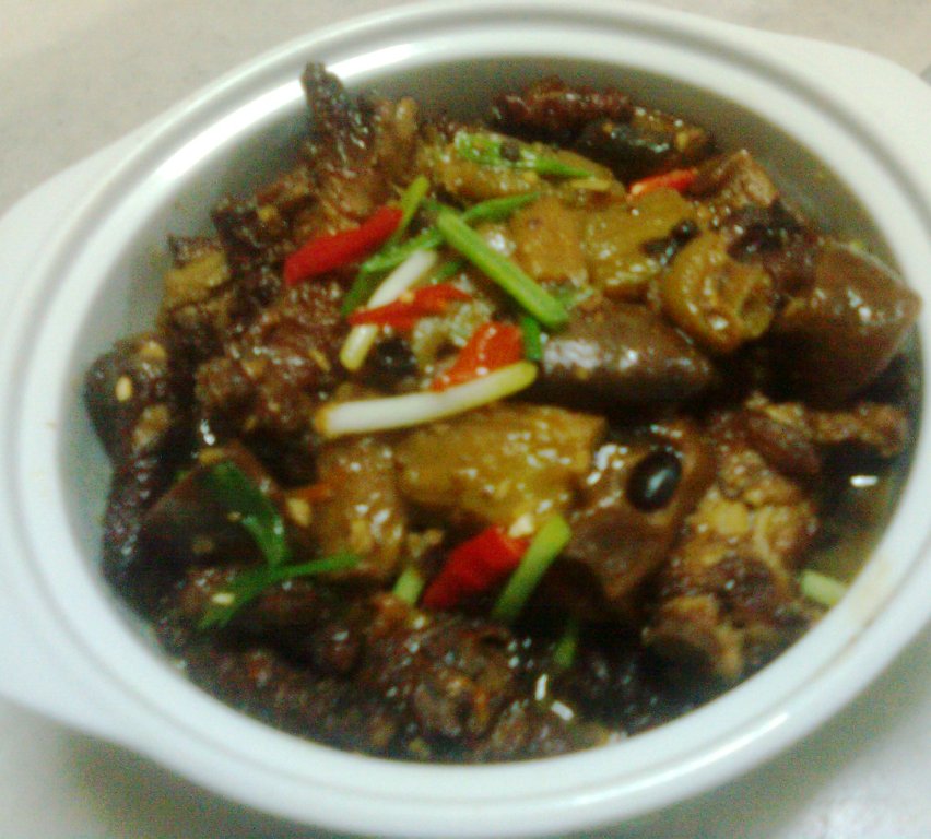 砂煲豆豉凤爪焖苦瓜(原创)的做法