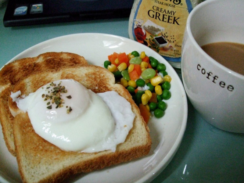 快速制作出漂亮的水波蛋搭配烤吐司!的做法