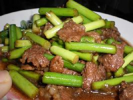 最家常最好吃的菜【蒜苔炒肉】的做法