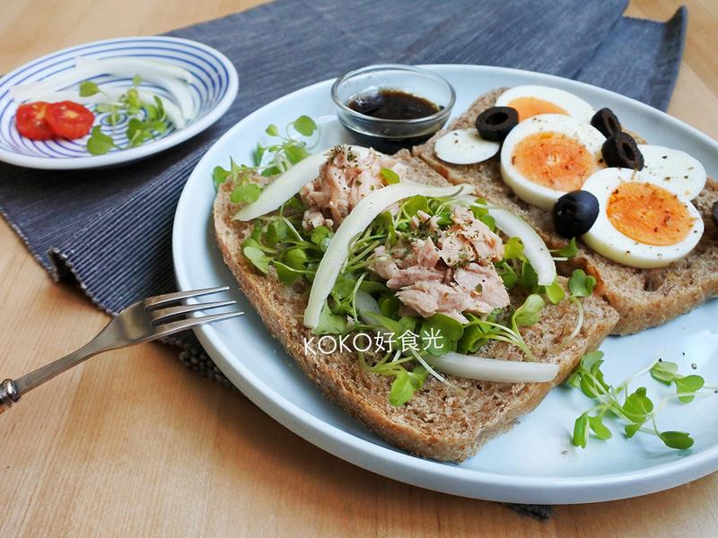 鲔鱼尼斯沙拉三明治早餐的做法