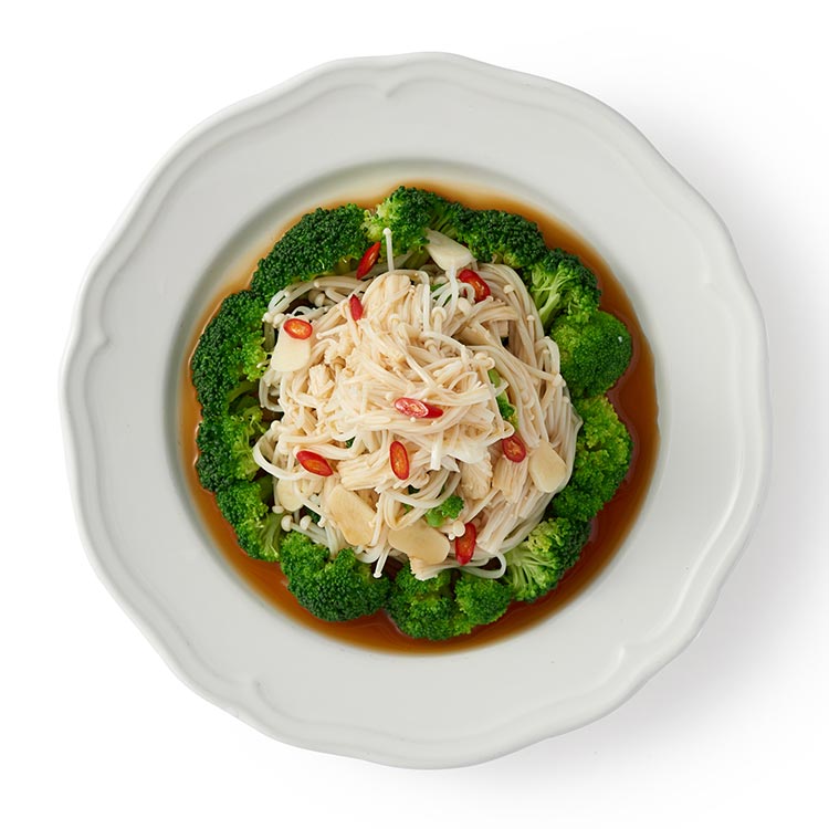 西兰花拌金针菇的做法