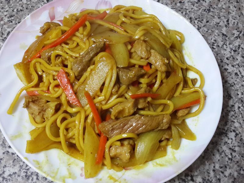 咖哩肉丝炒面的做法