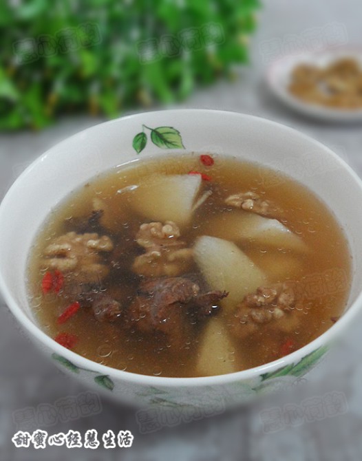 山药核桃猪骨汤的做法