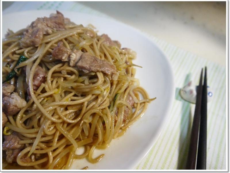 肉丝红薏仁炒面的做法