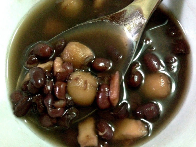 邱老师养生食谱--红豆莲子茯苓汤的做法
