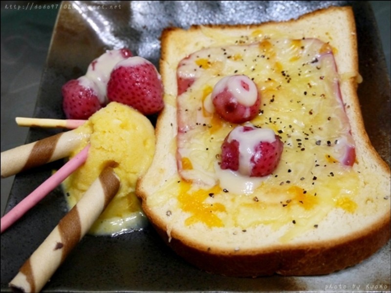 《草莓就爱鹰牌炼奶》焗烤吐司的做法