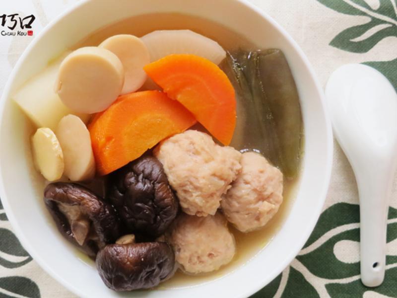 剥皮辣椒萝卜贡丸汤的做法