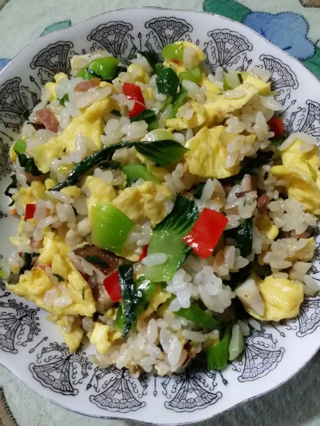 双椒鲜菇炒饭的做法