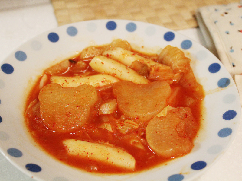 【厨房大小事】辣炒年糕 小熊萝卜的做法