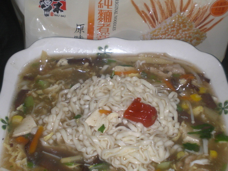 酸辣汤面 五木拉面的做法