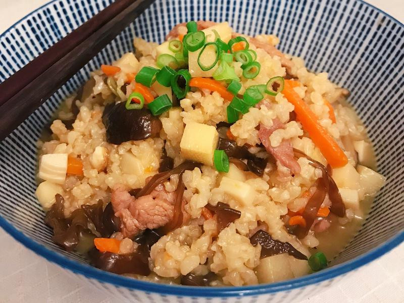 香菇笋丁糙米粥的做法