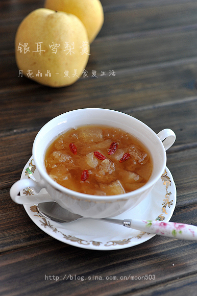 雾霾来了,让白色食物为你清清肺——银耳雪梨羹的做法