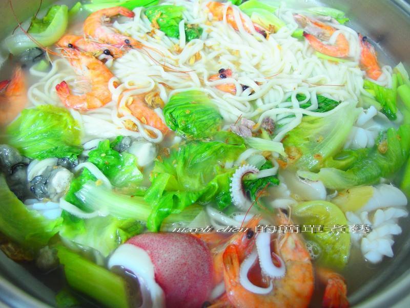海鲜大锅面的做法
