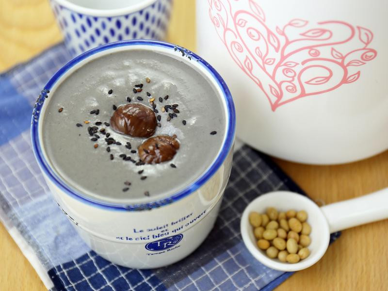 黑芝麻栗子豆浆的做法