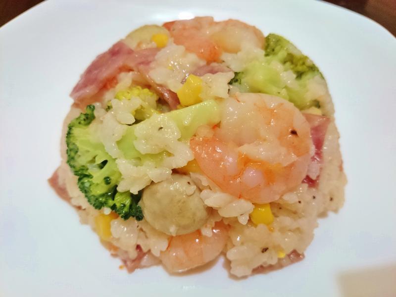 虾仁火腿炖饭的做法