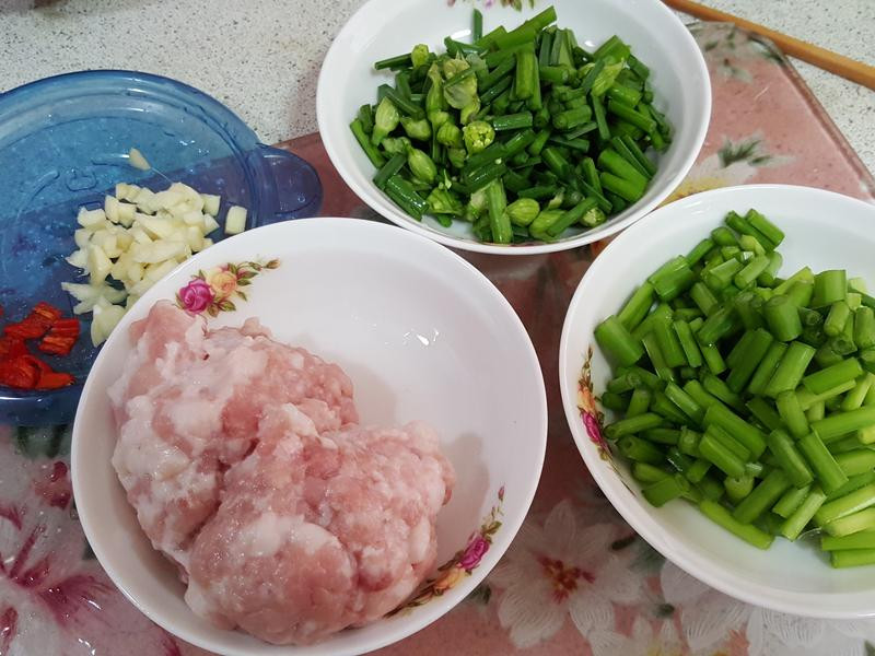 ��θ��Ӭͷ������