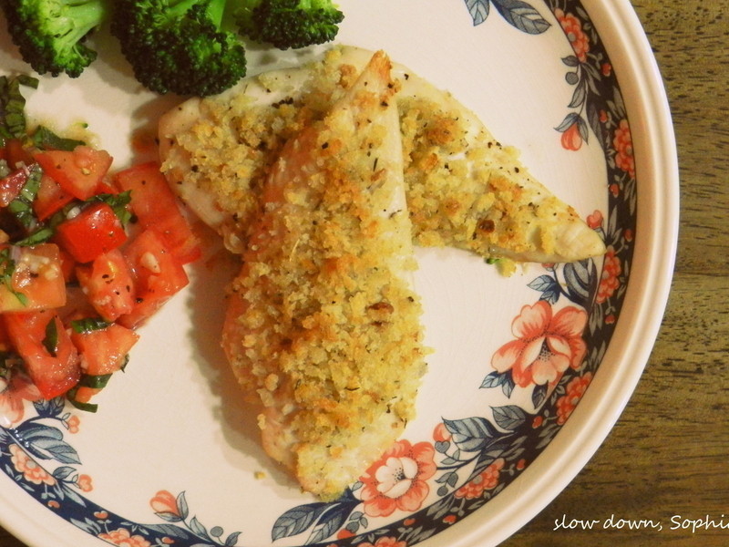 香草面包屑烤鸡胸的做法