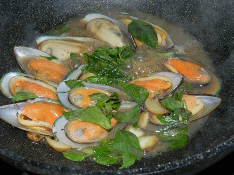 �������~������������