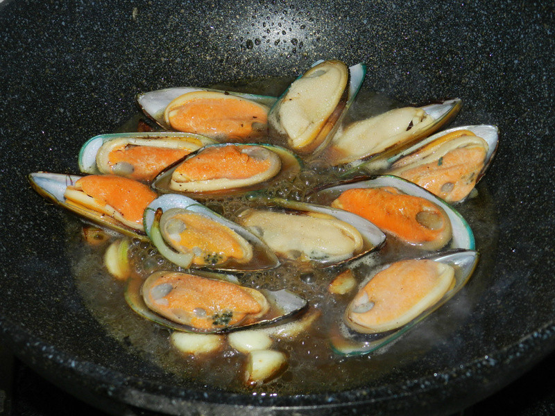 �������~������������