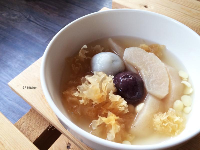 川贝南杏木耳炖梨佐芝麻元宵的做法