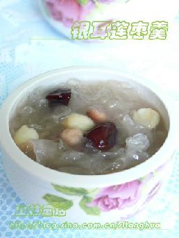 银耳莲枣羹的做法