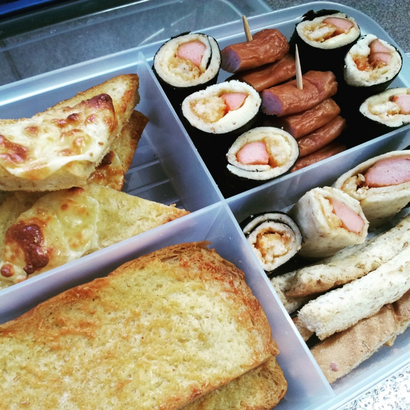 (面包餐 )面包寿司卷 、 蒜蓉面包的做法