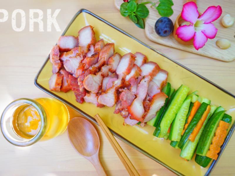 香煎红糟肉搭配凉拌小黄瓜的做法