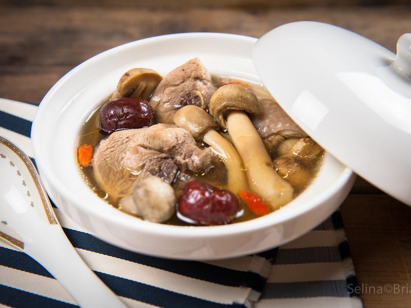 蘑菇鸡汤的做法