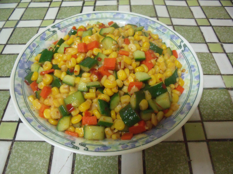 ������ɫ���׵�����