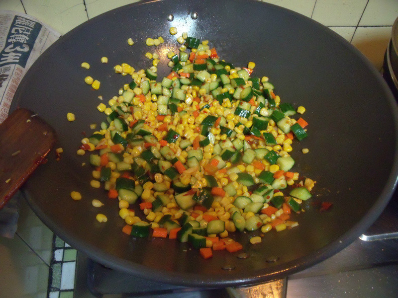 ������ɫ���׵�����