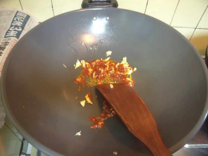 ������ɫ���׵�����