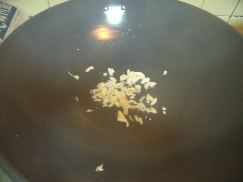 ������ɫ���׵�����