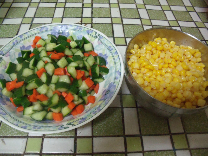 ������ɫ���׵�����