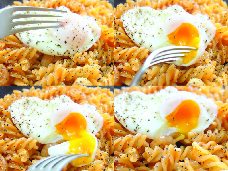 ? 温泉蛋配茄汁海鲜意粉 ?的做法