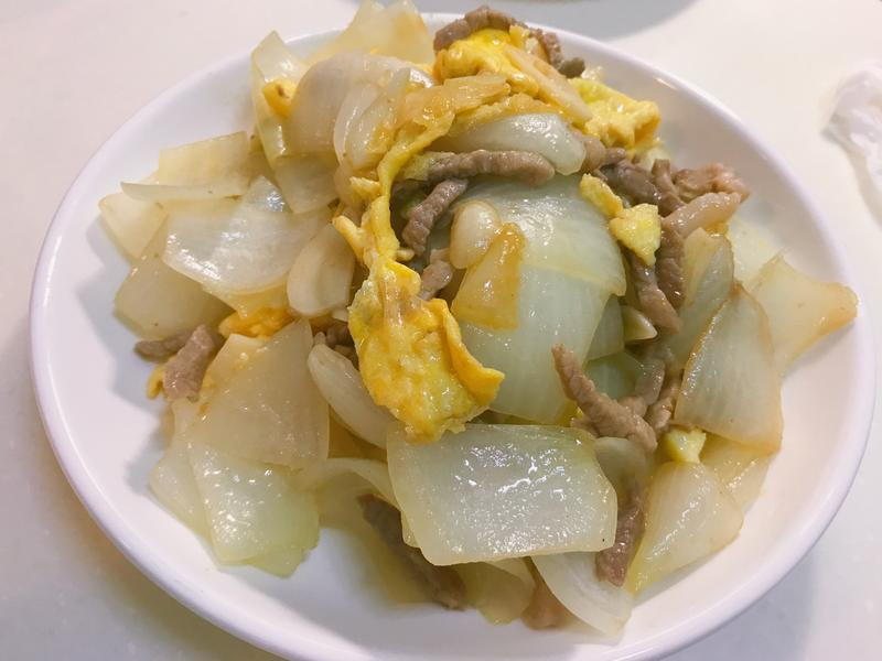 洋葱蛋炒肉丝的做法